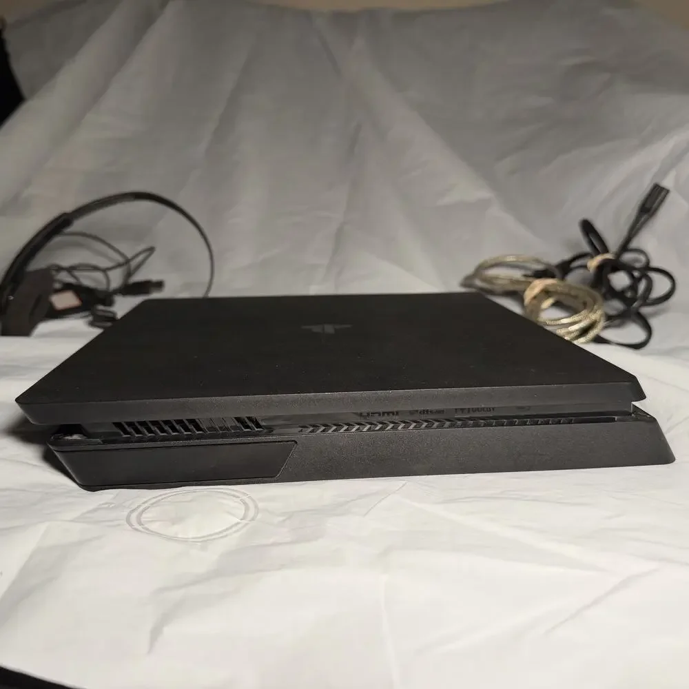 Sony PlayStation 4 Slim 500GB CUH-2015A Console with Controller RD DESCRIPTION